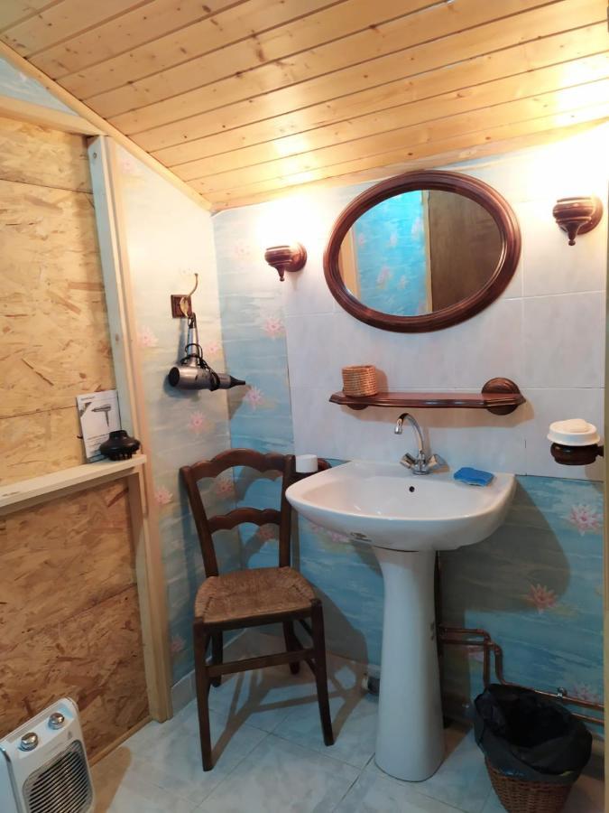 Chardon Bleu Appartement Chambre Cuisine Coin A Manger Sanitaires Salle D'Eau บาร์เซอลอนเน็ต ภายนอก รูปภาพ