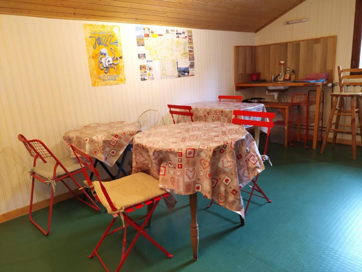Chardon Bleu Appartement Chambre Cuisine Coin A Manger Sanitaires Salle D'Eau บาร์เซอลอนเน็ต ภายนอก รูปภาพ