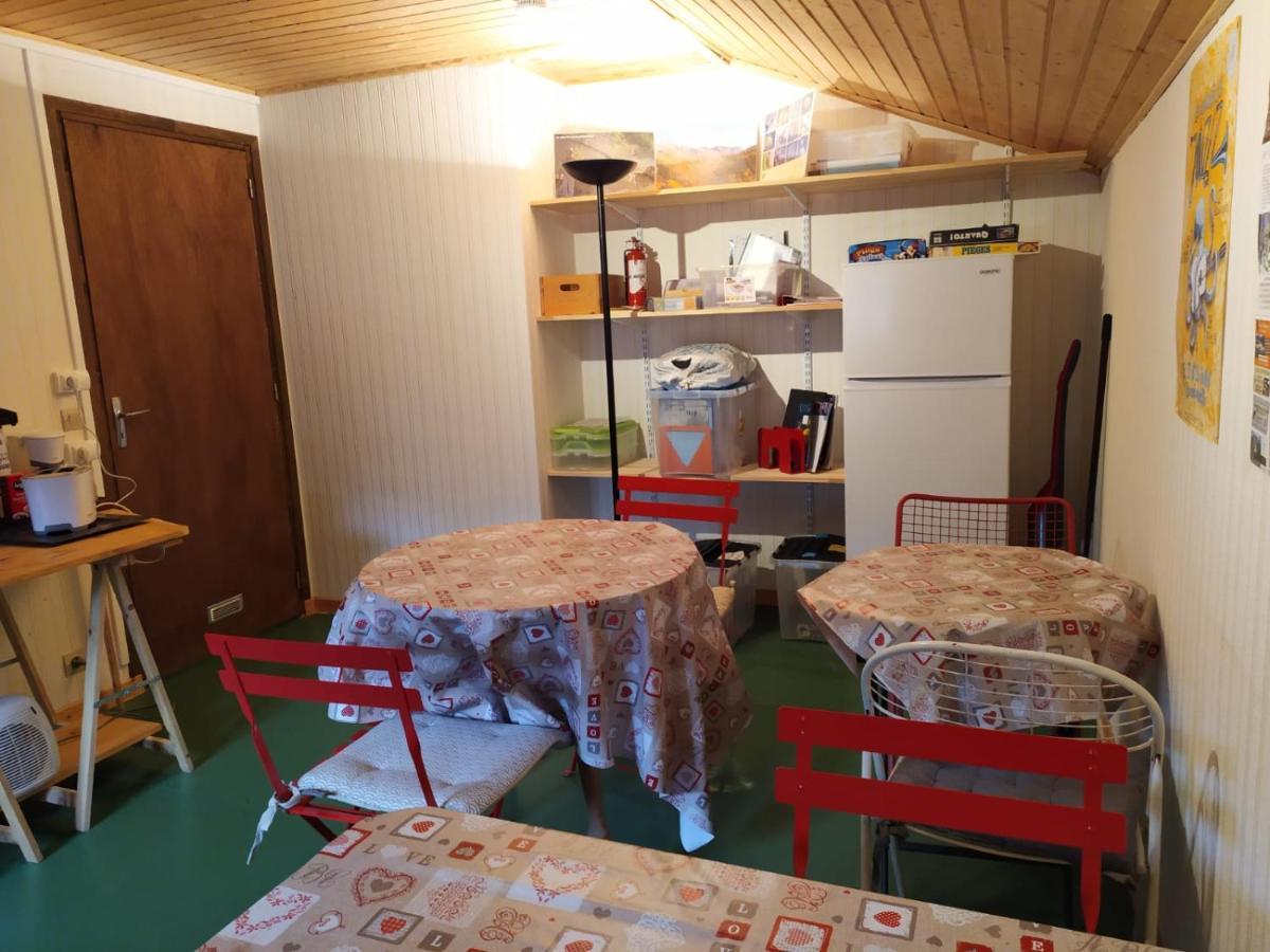 Chardon Bleu Appartement Chambre Cuisine Coin A Manger Sanitaires Salle D'Eau บาร์เซอลอนเน็ต ภายนอก รูปภาพ